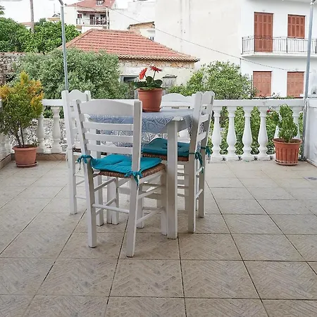 Alexis's House Apartamento Pilos